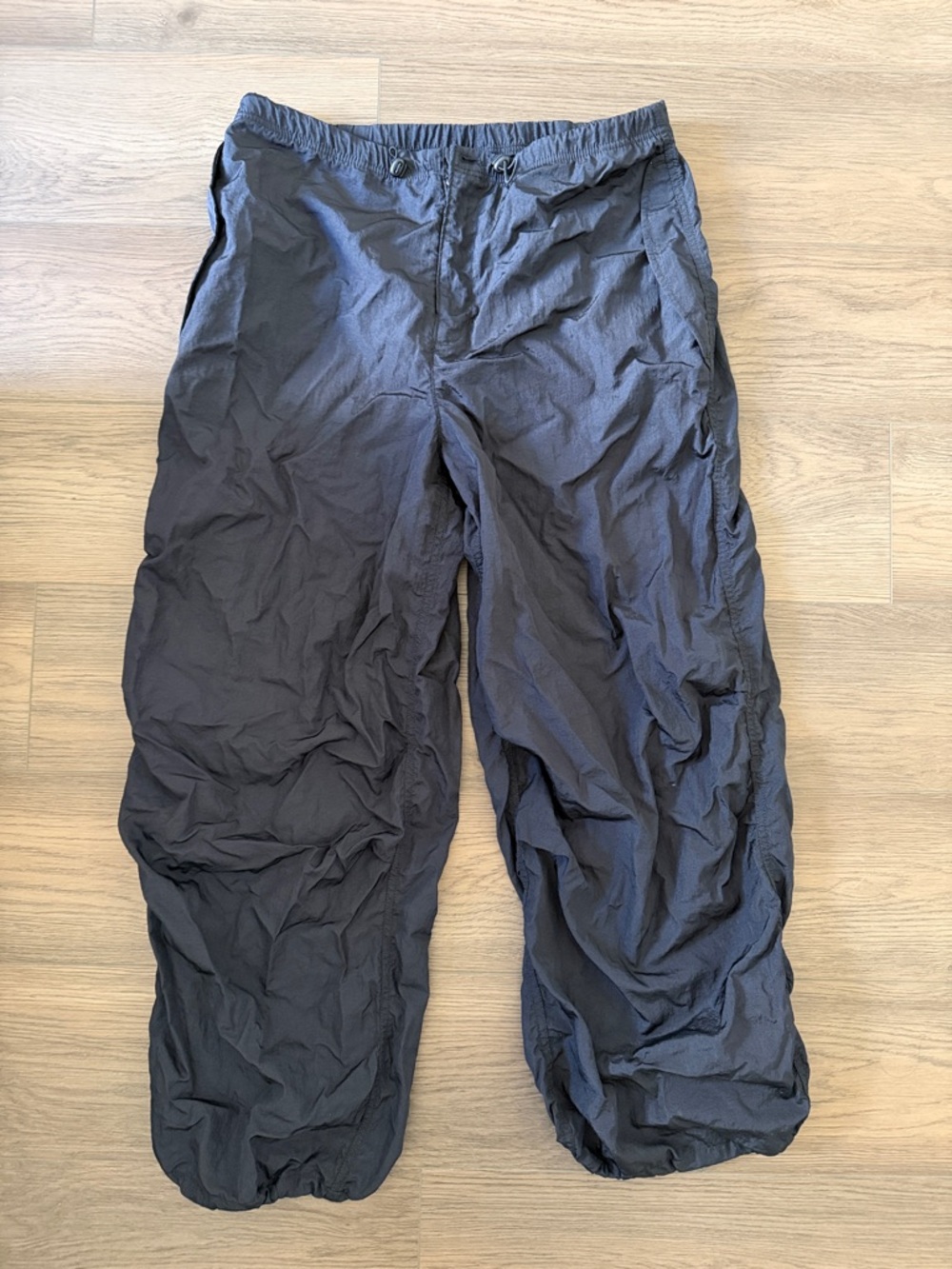 Aritzia Black Lightweight Cargo Pants with Elastic Waist